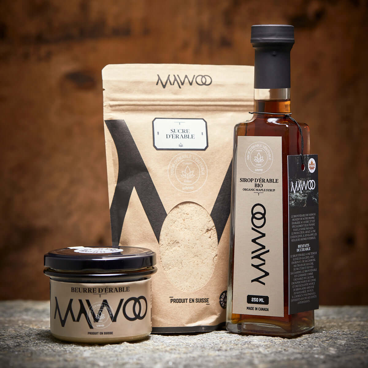 Mawoo Ahornzucker im Beutel, Ahornbutter im Glas und Ahornsirup in der Flasche