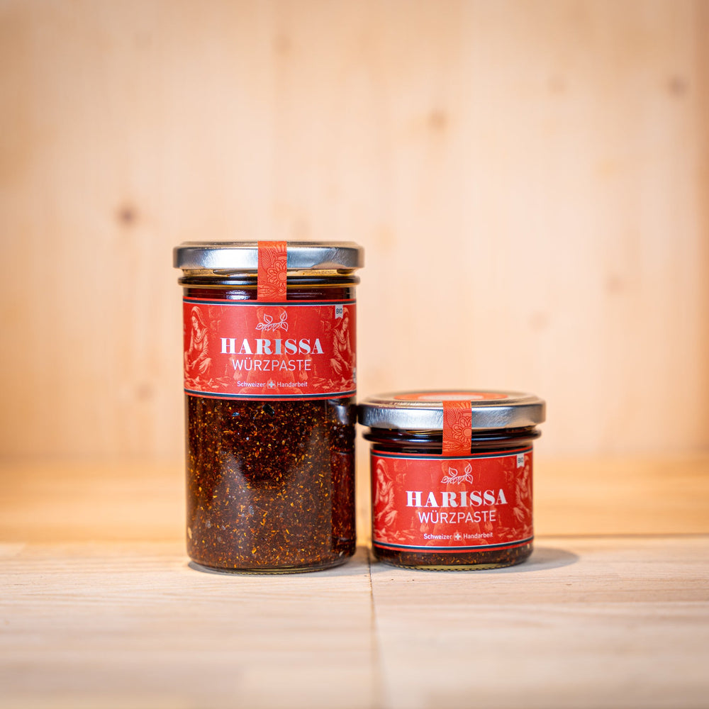 BIO Harissa Würzpaste in zwei Gläsern, ideal zum Scharfmachen von Gerichten und für die Küche.