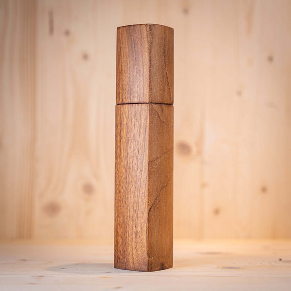 Pfeffermühle aus Spaltholz von Klaus Wangen