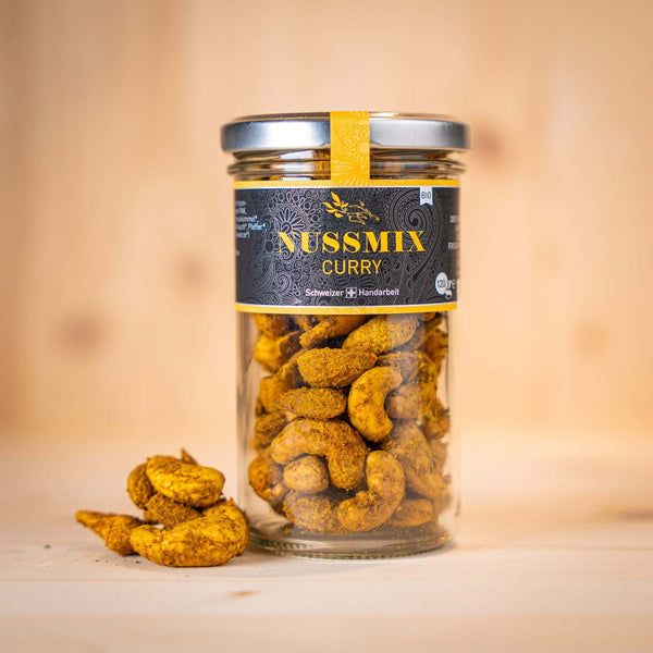 Nussmix - CURRY BIO in einem Glasbehälter, köstliche curry nüsse snacks mit frischem Curry-Geschmack.