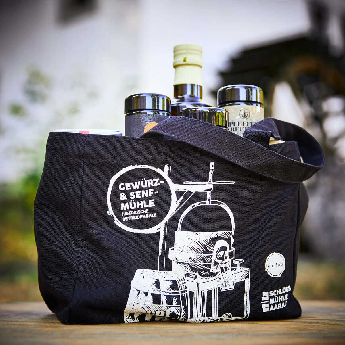 Geschenktasche bedruckt mit Senfmühle gefüllt